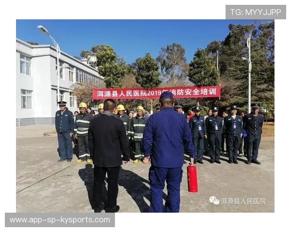 国际拳击裁判在培训中重视职业操守与现场风险判断能力并提供实践演练